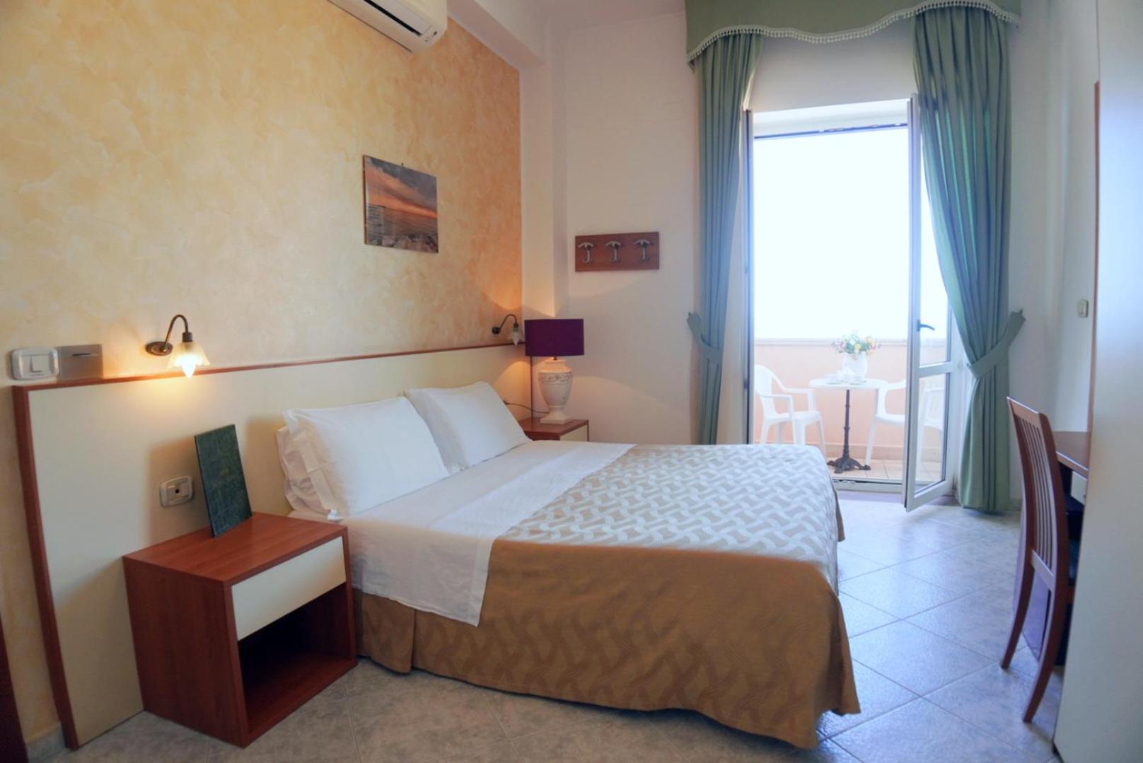 New Hotel Sonia Santa Maria di Castellabate Exterior photo